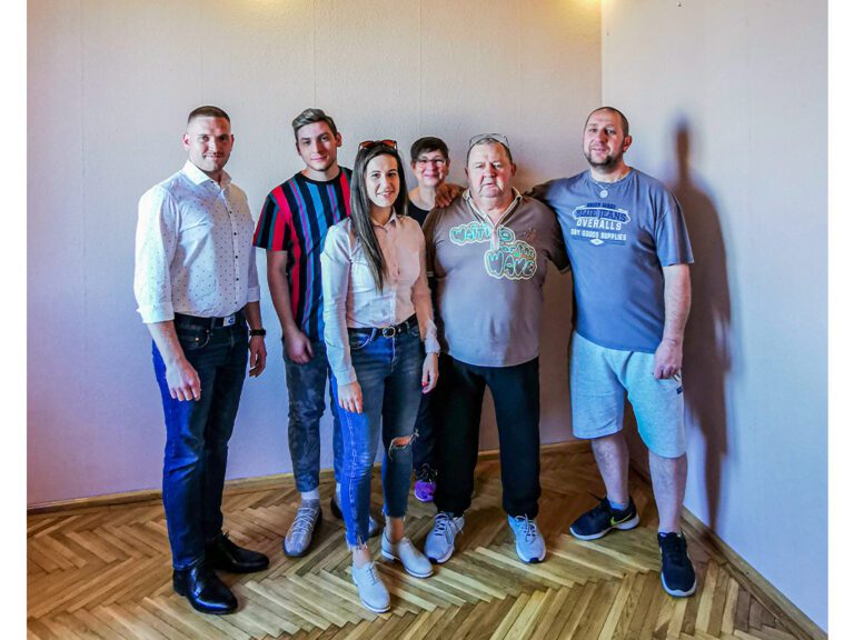 Értékesítés után az elégedett ügyfelekkel.