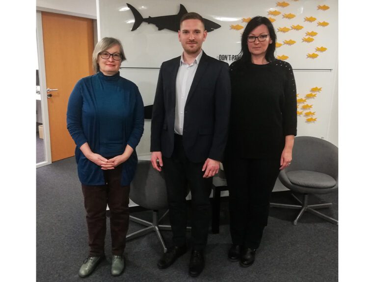 Értékesítés után az elégedett ügyfelekkel.