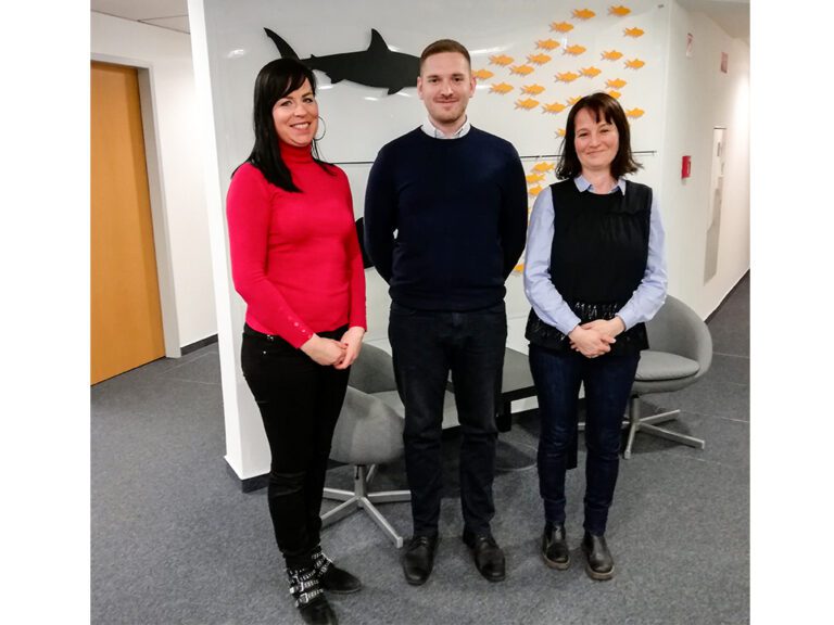 Értékesítés után az elégedett ügyfelekkel.